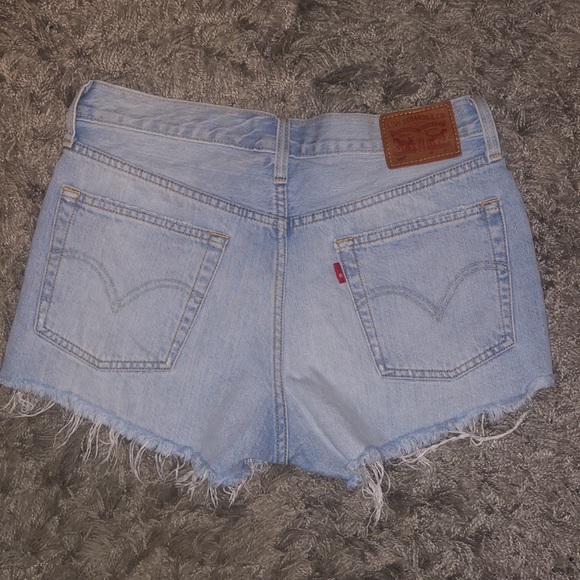 LEVI’S Shorts - Picture 2 of 2